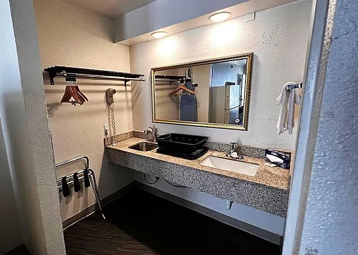 Hotel 6 Worth, Tx - Downtown East 2*