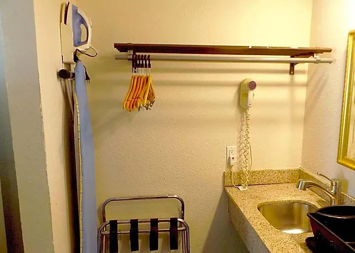 Hotel 6 Worth, Tx - Downtown East 2*